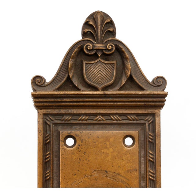 This door knob set was made by Norwalk in the 1933 catalog. It is part of M-18120 Fontenoy/Enos group. The set includes a...