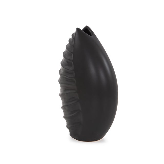 Kenneth Ludwig Chicago Dierks Ribbed Vase- Short For Sale - Image 4 of 8