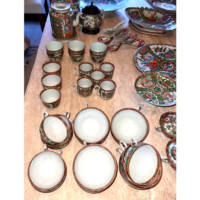 Large Vintage Chinese Export Rose Medallion Porcelain Collection – 188-Piece Estate Set For Sale - Image 15 of 17