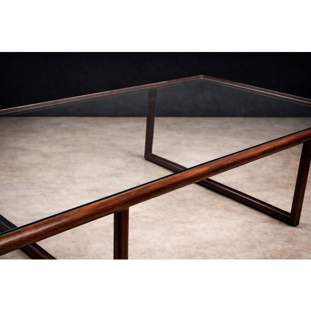 Brazilian Modern Coffee Table in Rosewood & Glass, Joaquim Tenreiro, 1960s — Lot 750B For Sale In New York - Image 6 of 15