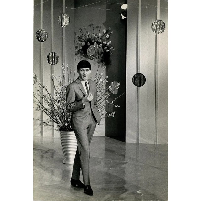 Unknown - Portrait of Gene Pitney During a Show - Vintage Photographic Print - 1960s For Sale
