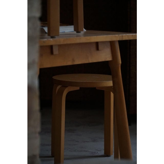 Artek Set of Vintage Model 60 Stools in Birch attributed to Alvar Aalto for Artek, 1960s For Sale - Image 4 of 18