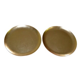 1970s 70s Japanese Gold Foil Lacquer Charger Plates Tray Platter Black - a Pair Set of Two (2) Vintage For Sale