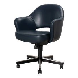 Example of Eero Saarinen Office Chairs