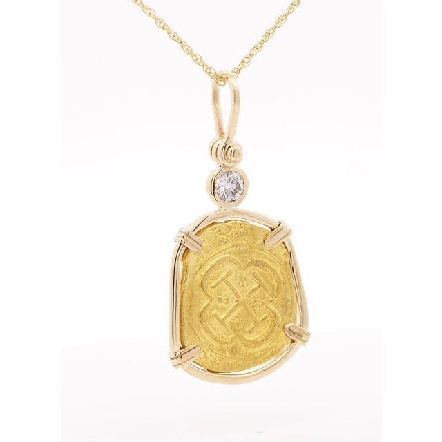 Vintage Escudo "Doubloon" 22k Replica Coin & Lab Grown Diamond 14k Gold Pendant For Sale In Miami - Image 6 of 7