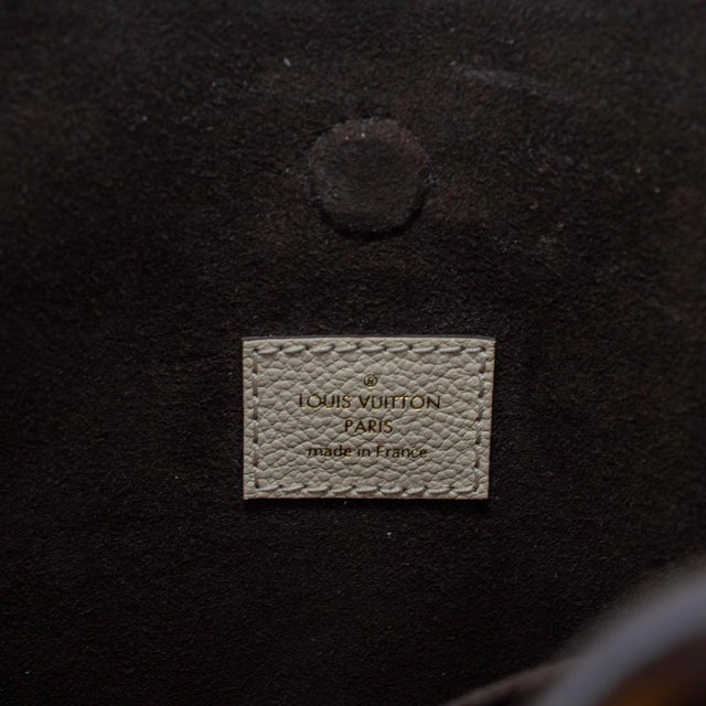 Louis Vuitton Vendôme MM Monogram Canvas Cream Leather Gold-Tone Handle Bag For Sale - Image 12 of 13