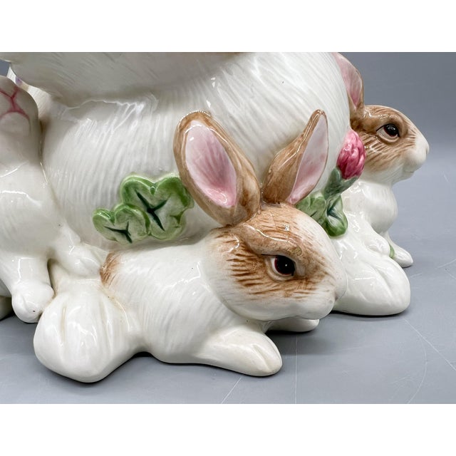 2000 - 2009 Farmhouse Fitz & Floyd Botanical Bunny Rabbit Family Ceramic Cookie Jar – Cottagecore / Spring For Sale - Image 5 of 18