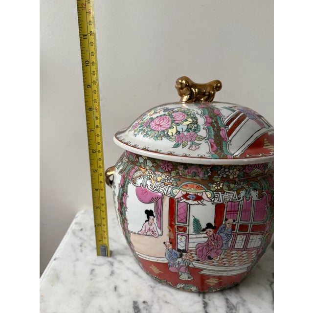 Late 19th Century Chinese Porcelain Kamcheng, a Famille Rose Medallion Vinegar Jar With Lid and Gold Handle For Sale - Image 10 of 14