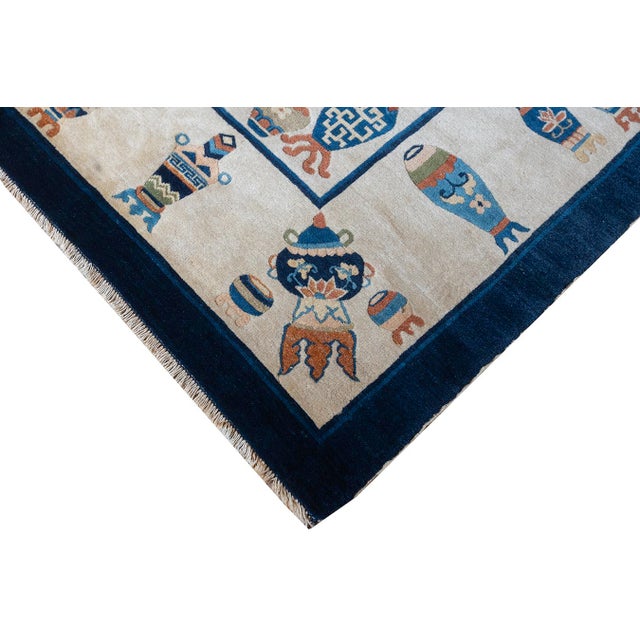 1920s 1920s Ivory Vase Medallion Antique Chinese Peking Knotted Wool Carpet Rug For Sale - Image 5 of 10