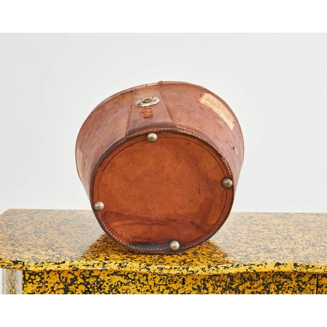 19th Century, English Regency Leather Oval Hat Box For Sale - Image 11 of 13