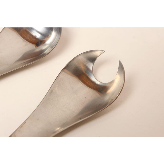 1960s Danish Modernist "Blue Shark" Salad Servers by Svend Siune for Georg Jensen - 2 pc For Sale - Image 12 of 18