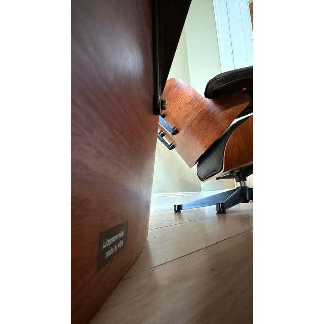 1980s Set of Lounge Chair & Ottoman by Charles & Ray Eames for Herman Miller & Vitra, Set of 2 For Sale - Image 5 of 18
