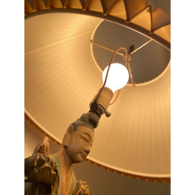 Vintage 1940s Chinoiserie Guanyin Figural Chalkware Lamp With Crane Motif, Paired With Stiffel Pleated Shade. For Sale - Image 11 of 12