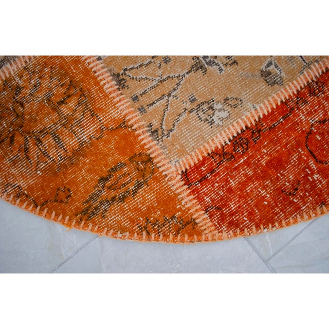 The Orange Way Turkish Round Rug Hand Knotted Handstitched Living Room Entry Decor - 5' Diameter For Sale - Image 10 of 11