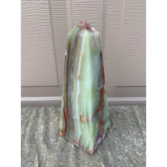 Late 20th Century Onyx Marble Obelisk With Dramatic Green and Brown Veining For Sale - Image 5 of 8
