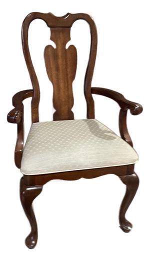 Late 20th Century Vintage Universal Furniture Ltd. Mahogany Queen Anne Armchair | Chippendale Inspired Accent Chair