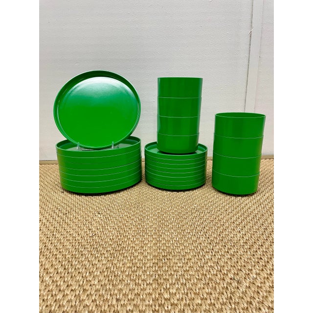1960s 1960s Vintage Kelly Green Massimo Vignelli for Heller Dinnerware - Set of 24 For Sale - Image 5 of 5