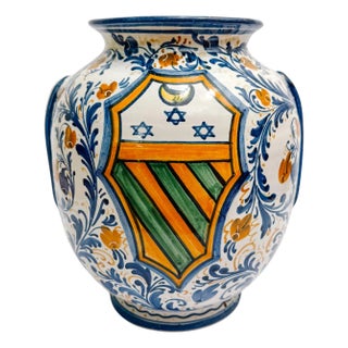 Vintage Italian Majolica Ceramic Vase With Heraldic Crest & Floral Scrollwork For Sale