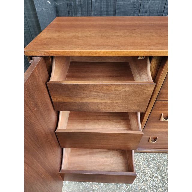 Broyhill Brasilia Mid Century Modern Walnut Triple Dresser Credenza | Sculptural Doors | Vintage 1960s For Sale - Image 12 of 16