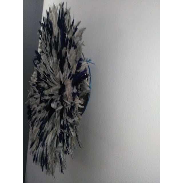 Early 21st Century Juju Hat Speckled White Gray and Navy Blue of 24" - 60 Cm For Sale - Image 5 of 6