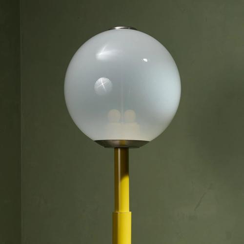 1970s Postmodern Skyscraper Floor Lamp with Mustard Lacquered Stem and Glass Shade, Italy For Sale - Image 5 of 10
