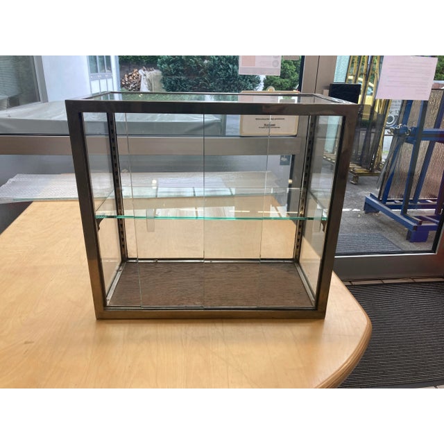 Small French Exhibition Showcase from Siegel For Sale - Image 3 of 15