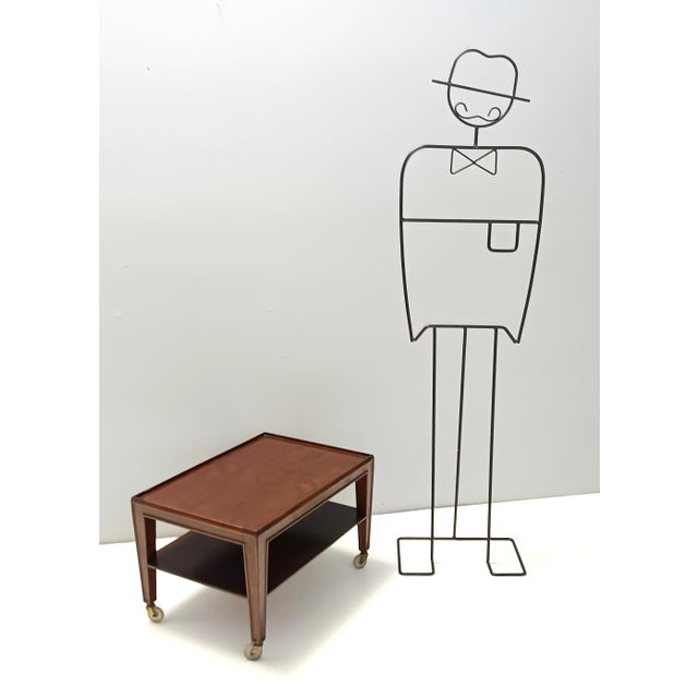 Made in Italy, 1940s - 1950s. This elegant rectangular coffee table is made in walnut and features casters and a lowers...