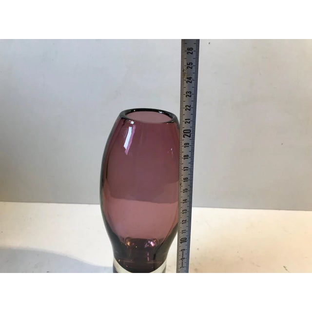 1970s Vintage Purple Glass Vase by Aimo Okkolin for Riihimäen Lasi Oy, 1970s For Sale - Image 5 of 8