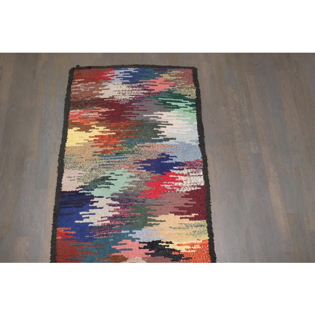 Narrow American Hooked Runner rug no. j5212 For Sale - Image 4 of 7