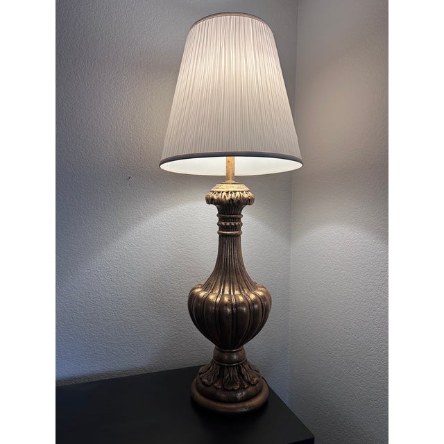 1960's Lynard of California Giltwood Urn Table Lamp With Pleated Shade - 41" Grand Scale For Sale - Image 4 of 8
