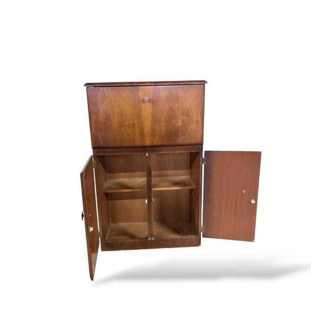 Brown Mid-Century Walnut Bar Cabinet with Fold-Down Top and Etched Glass Interior, 1950s For Sale - Image 8 of 10