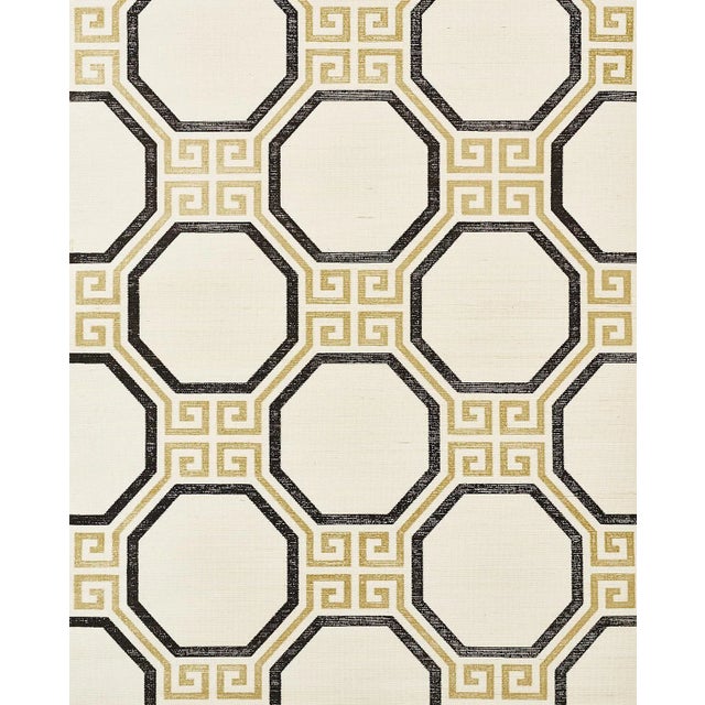Schumacher Sample - Schumacher Octavia Sisal Wallpaper in Gold & Jet For Sale - Image 4 of 4