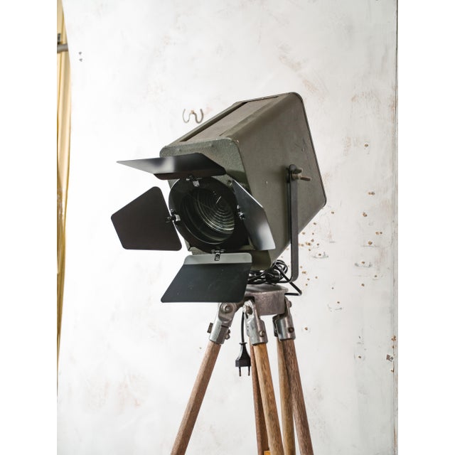Green Patt 45 Theater Light on Wooden Tripod from Strand Electric, 1960s For Sale - Image 4 of 18