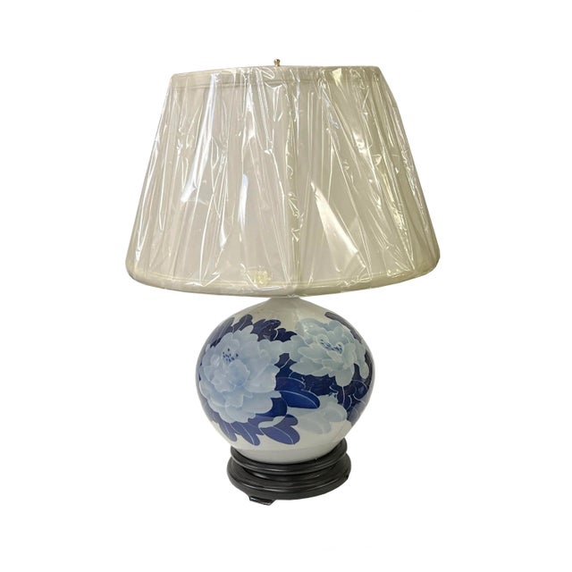 Chinese Blue White Flower Porcelain Round Base Table Lamp For Sale - Image 9 of 9