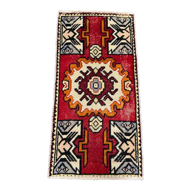 Turkish Yastik Rug 1'6" x 2'11" For Sale
