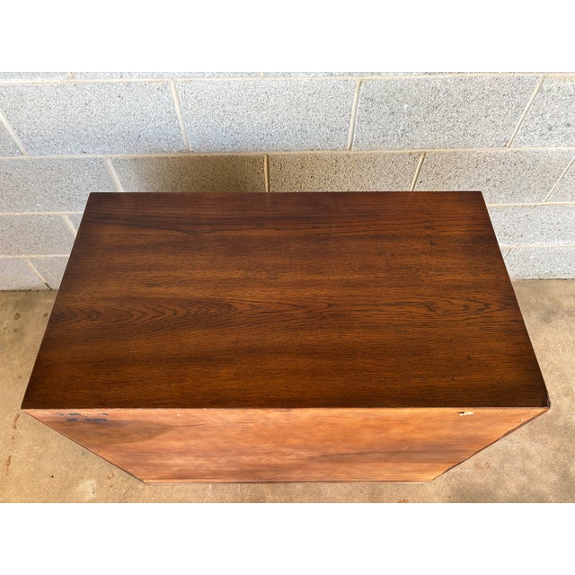 Mid 20th Century Henredon Scene One Campaign Style 3 Drawer Walnut Bachelor Chest For Sale - Image 5 of 11