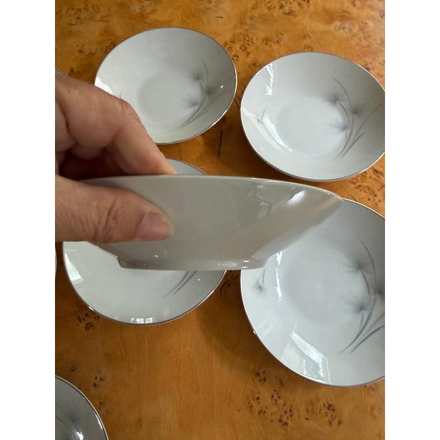 1950s 1950s Set of Eight (8) Hutschenreuther Caribe Soup Bowls 7.75 Inch White Blue Gray Platinum Rim Minimalist Porcelain For Sale - Image 5 of 7