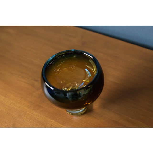 Vintage Swedish Art Glass Bowl Vase by Vicke Lindstrand for Kosta Boda, 1960s For Sale In Monterey, CA - Image 6 of 9