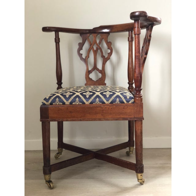 Early 19th Century Antique Victorian Mahogany Corner Chair With Brass Casters, Late 19th Century For Sale - Image 5 of 11
