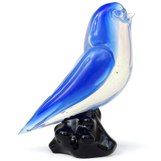 Figurative Seguso Vetri d'Arte Murano Vintage Blue Opalescent Italian Art Glass Bird Figure Paperweight For Sale - Image 3 of 6