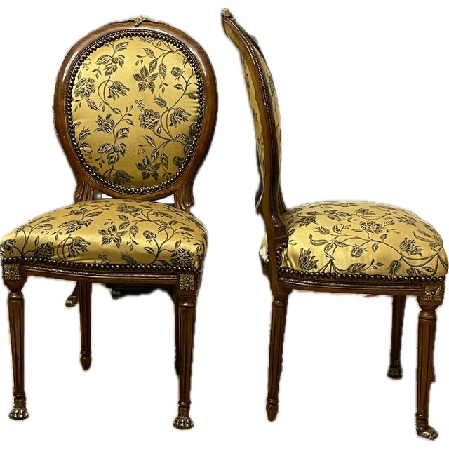 Italian setting 6 Chairs RoundTable. Inlay Top Richly decorated. Sides and Central Leg Bronce decoration. Diameter: 62" 15...