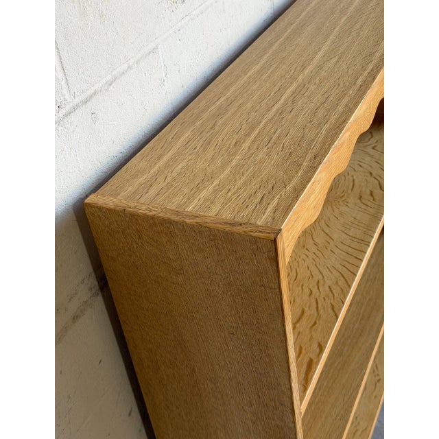 1960s Vintage Oak Bookcase With 3 Open Shelves Scalloped Top Trim and Tapered Legs Denmark 1960s For Sale - Image 5 of 9