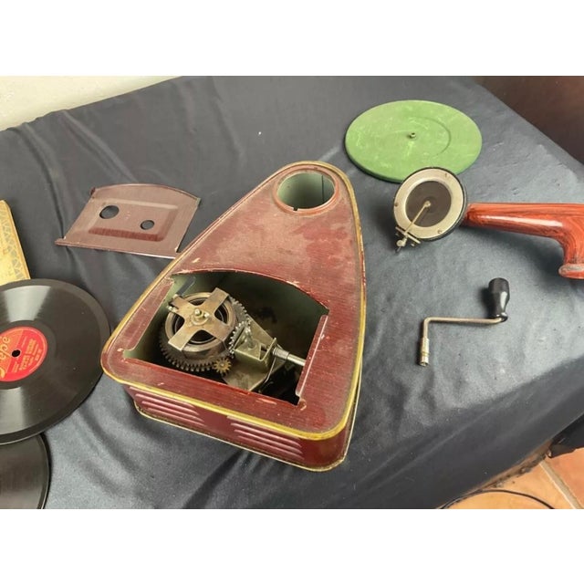 Bingola III Phonograph with Children's Records, 1920s For Sale - Image 4 of 10