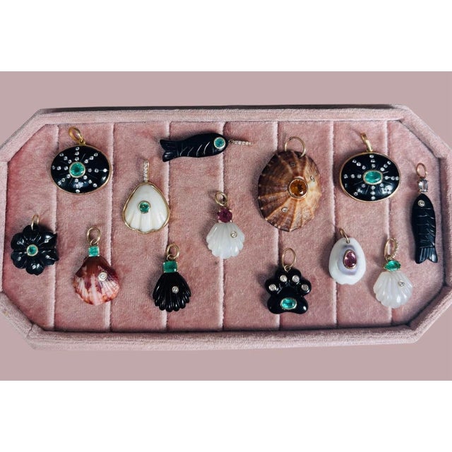 Black Onyx Shell Pendant With Emerald, Diamond & 14k Gold For Sale - Image 4 of 6