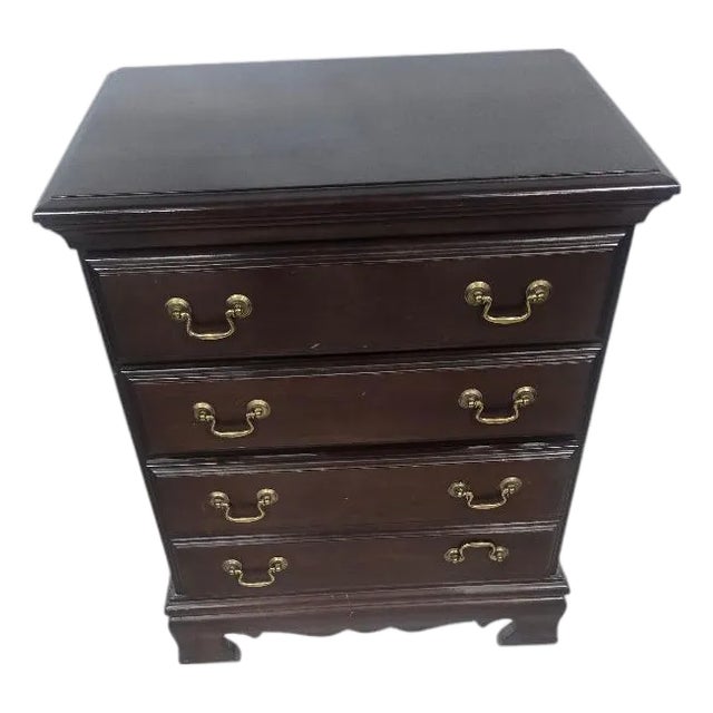 Vintage Traditional Dark Cherry 4 Drawer Bachelor Chest For Sale