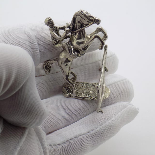 Dynamic vintage miniature depicting a horse in the moment of a show jumping leap, handcrafted in Italy between the 1970s...