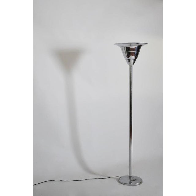 Art Deco chromed iron basin floor lamp, 1930s. Height: 172 cm - 67.72 in Diameter: 43 cm - 16.93 in European Plug (up to...