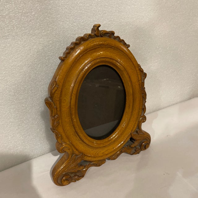 Victorian Early 20th Century Louis XV Victorian Golden Oak Oval Picture Frame For Sale - Image 3 of 5