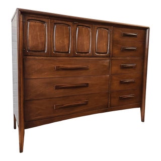 Broyhill Emphasis Gentlemen’s Chest of Drawers For Sale