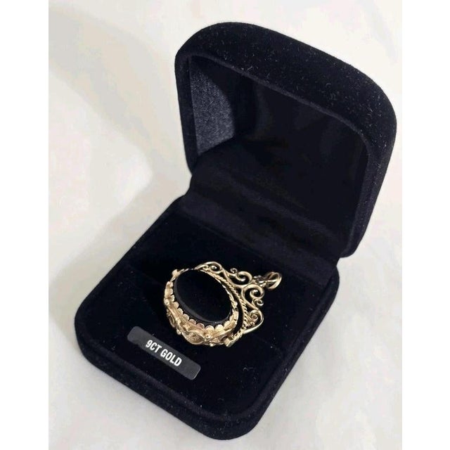 A vintage 9 carat yellow gold fob or pendant, hallmarked london 1970. ㅤ the fob features an openwork gallery framed by a...
